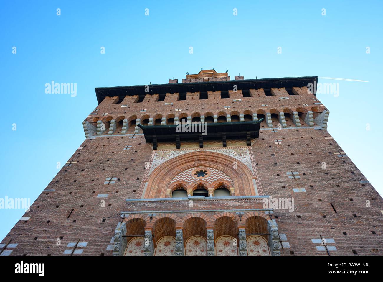 Torre del Filarete (Tour Filarete) partie du Castello Sforzesco (Château Sforza) vue d'en bas – Milan, Italie – 03 mars 2025 Banque D'Images