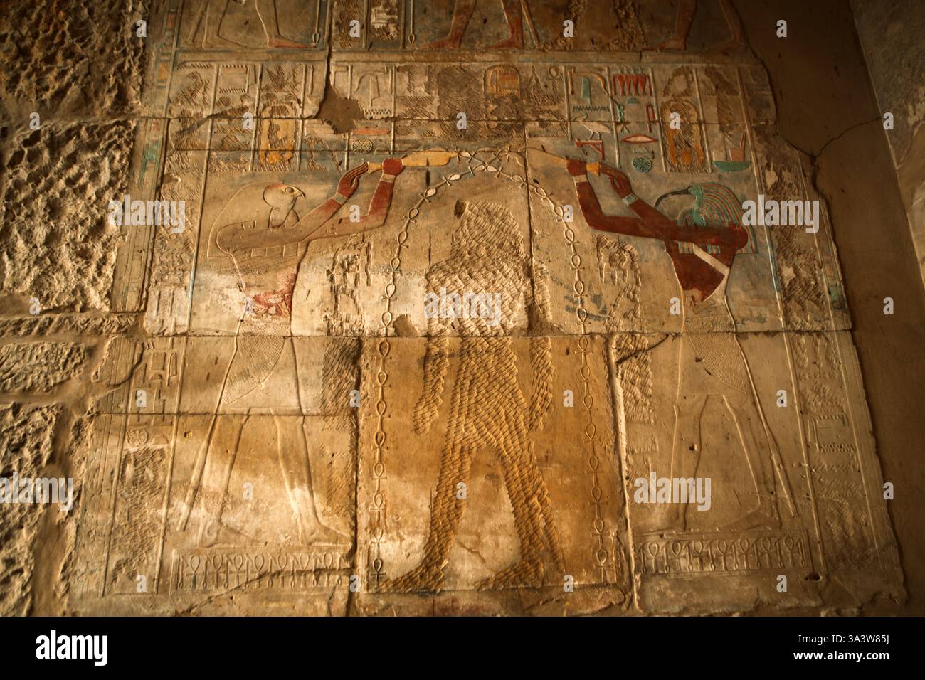Reliefs et inscriptions dans le temple de Karnak près de Louxor, Egyp Banque D'Images