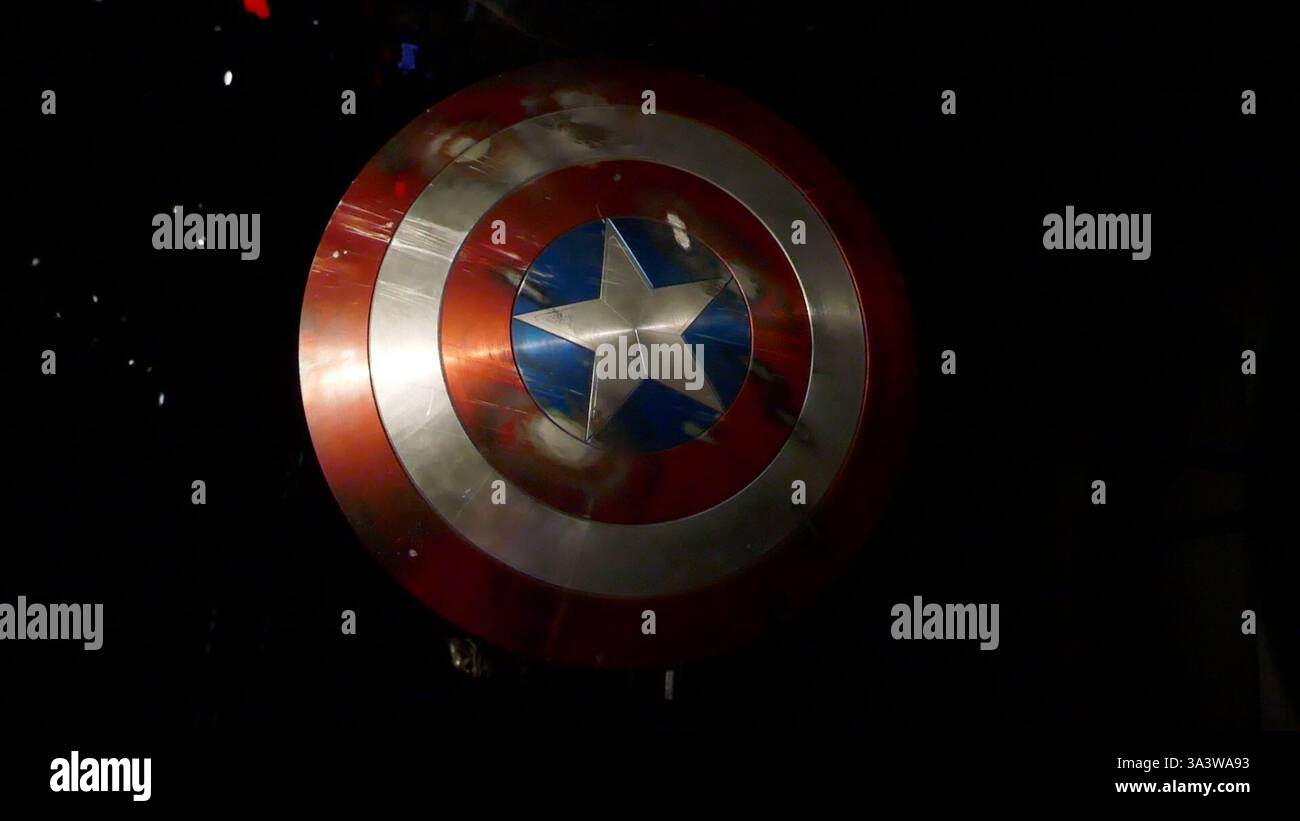 Los Angeles, Californie, USA 16 mars 2025 Captain America Shield à l'Academy Museum le 16 mars 2025 à Los Angeles, Californie, USA. Photo de Barry King/Alamy Stock photo Banque D'Images
