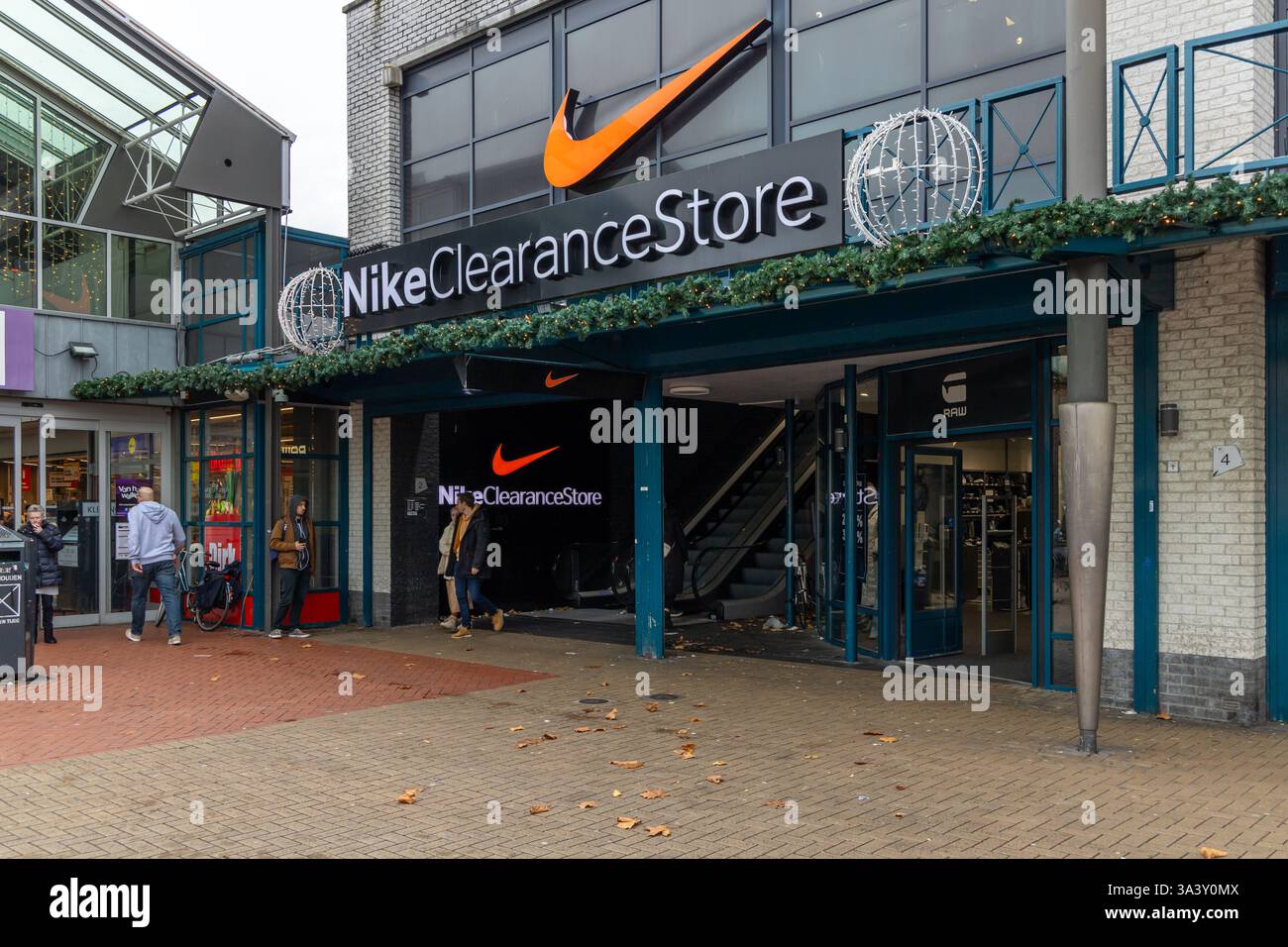 Logo Nike Clearance Store. Chaîne de vente au détail avec chaussures, vêtements et accessoires de marque Nike pour enfants et adultes. Banque D'Images