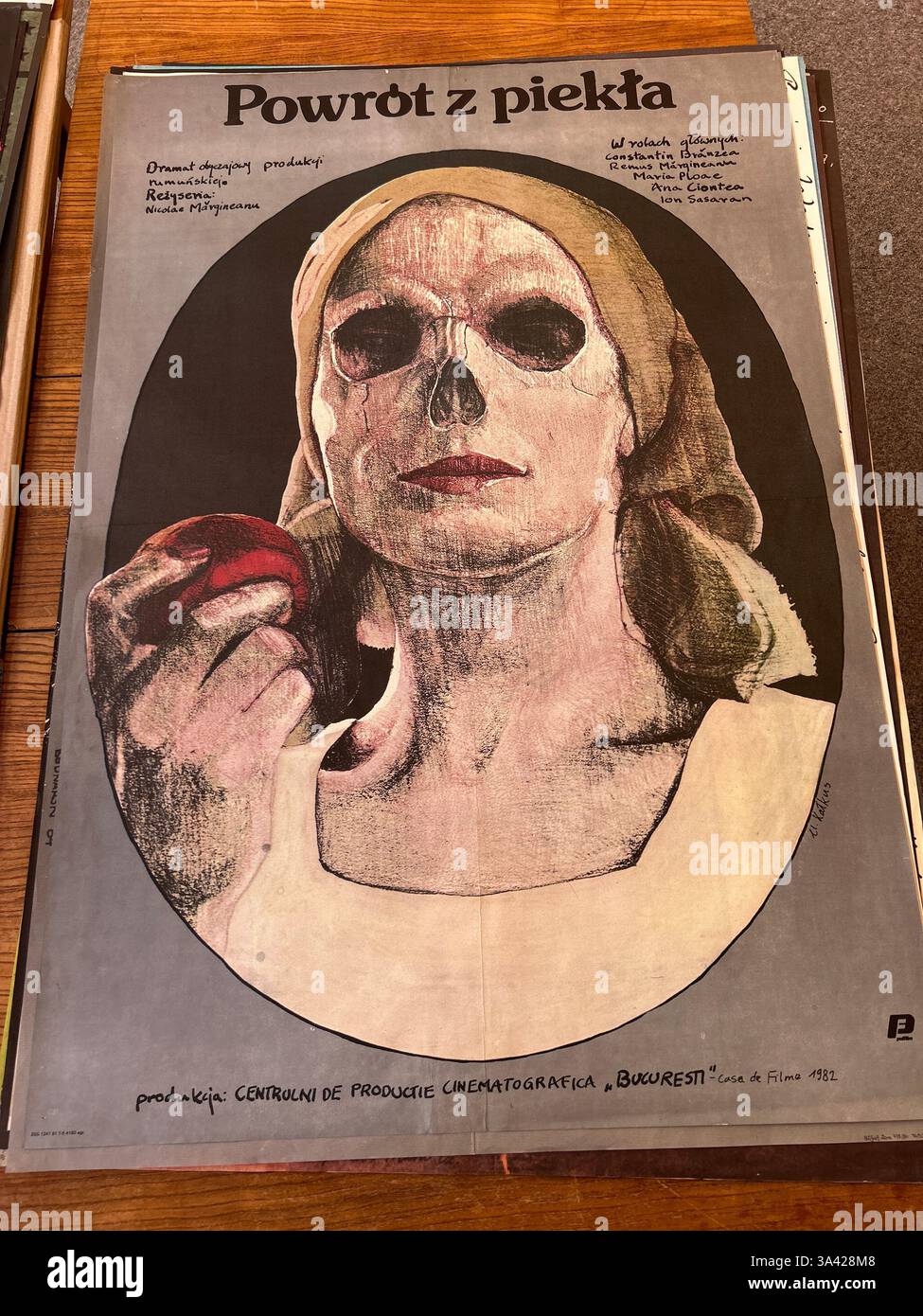 Galerie d'affiches polonaises Polskie plakaty w galerii, stos polskich plakatów Banque D'Images