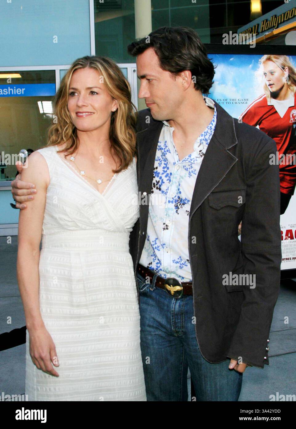 23 MAI 2007 - HOLLYWOOD, CALIFORNIE, ÉTATS-UNIS - ELISABETH SHUE ET SON FRÈRE ANDREW SHUE -. GRACIE - PREMIÈRE -. ARCLIGHT THEATRE, HOLLYWOOD, CALIFORNIE - .05-23-2007 -. NINA PROMMER/ 2007.K52976NP(crédit image : © Globe photos/ZUMAPRESS.com) Banque D'Images 23 MAI 2007 - HOLLYWOOD, CALIFORNIE, ÉTATS-UNIS - ELISABETH SHUE ET SON FRÈRE ANDREW SHUE -. GRACIE - PREMIÈRE -. ARCLIGHT THEATRE, HOLLYWOOD, CALIFORNIE - .05-23-2007 -. NINA PROMMER/ 2007.K52976NP(crédit image : © Globe photos/ZUMAPRESS.com) Banque D'Images