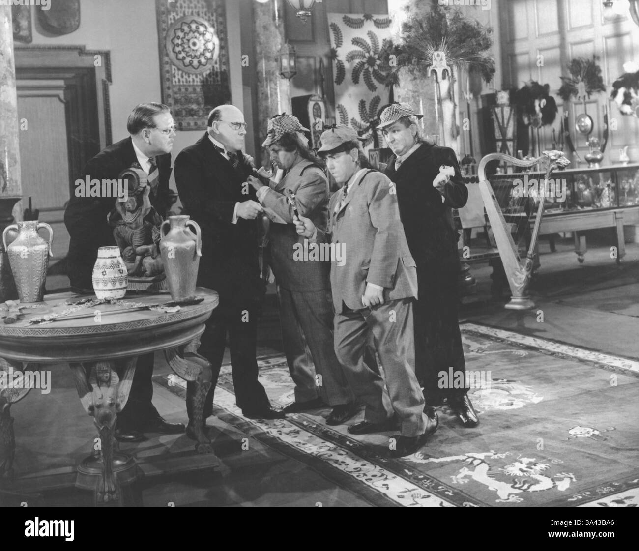 Les trois Stooges dans un musée Banque D'Images