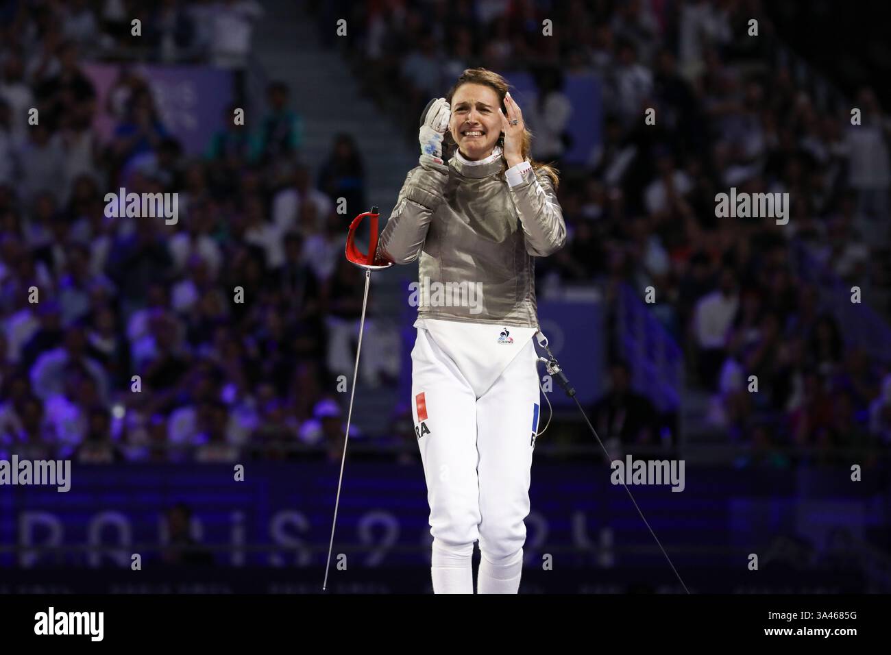 29 juillet 2024 - Paris, France : Manon Apithy-Brunet de France réagit à sa victoire contre Sara Balzer dans la finale individuelle Sabre d'escrime féminine Banque D'Images