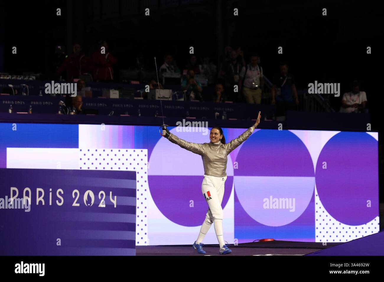 29 juillet 2024 - Paris, France : Manon Apithy-Brunet de France lors de la présentation des athlètes pour la finale individuelle Sabre d'escrime féminine le jour Banque D'Images