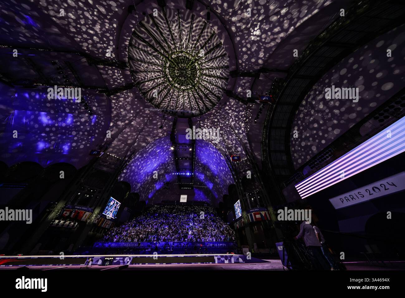 29 juillet 2024 - Paris, France : à l'intérieur du Grand Palais pour le Sabre individuel féminin d'escrime le jour 3 des Jeux Olympiques de Paris 2024 (photo de Mickae Banque D'Images