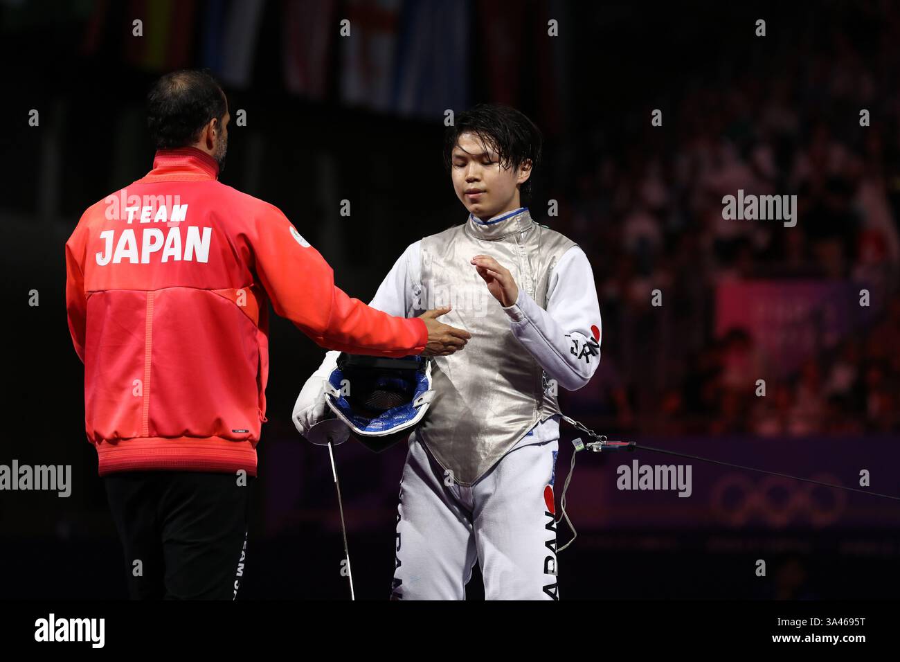29 juillet 2024 - Paris, France : Kazuki Iimura du Japon réagit à perdre face à Nick Itkin des États-Unis dans le combat individuel pour la médaille de bronze du film d'escrime masculin Banque D'Images