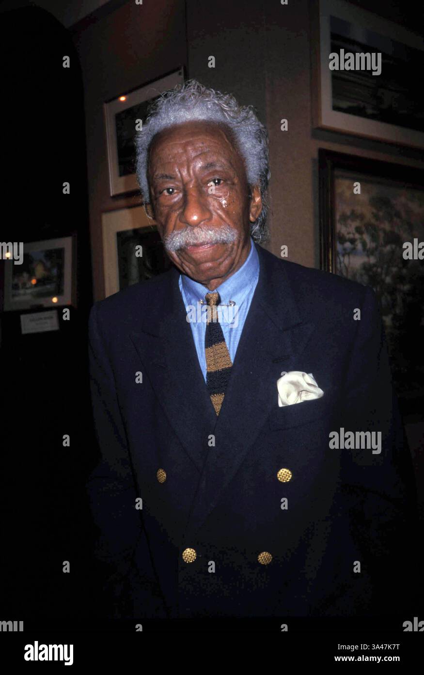Mar. 9, 2006 - Gordon PARKS AU NATIONAL ARTS CLUB À NEW YORK 10-11-1999.K16882RH.PHOTOBY ROSE HARTMAN-(Image Crédit : © Globe Photos/ZUMAPRESS.com) Banque D'Images