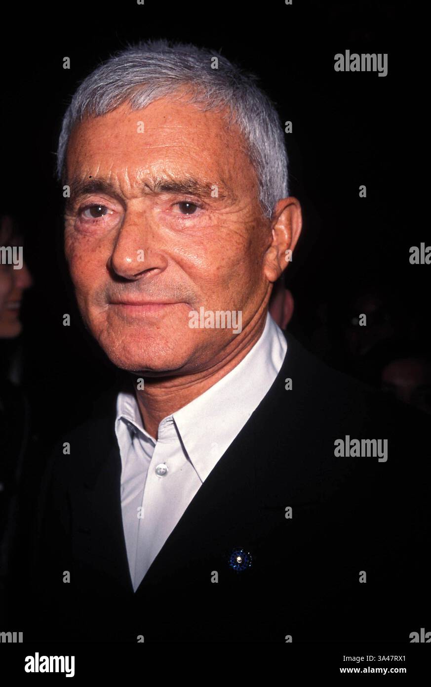 9 mai 2012 - Los Angeles, Californie, États-Unis - Vidal Sassoon, le coiffeur célèbre connu pour ses coiffures géométriques simples et ses coupes «laver et porter» est mort à sa maison de Los Angeles. Il avait 84 ans. PHOTO : 10 JUILLET 2007 - VIDAL SASSOON. (Crédit image : © Rose Hartman/Globe photos/ZUMAPRESS.com) Banque D'Images