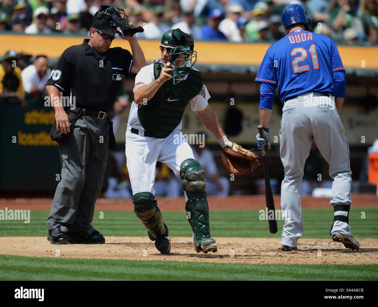 20 août 2014 - Oakland, CA, États-Unis - John Jaso, le catcheur d'Oakland Athletics, va après un pitch sauvage de Jeff Samardzija contre les mets de New York au O.co Coliseum à Oakland, Calif, le mercredi 20 août 2014. (Crédit image : © Dan Honda/MCT/ZUMA Wire) Banque D'Images