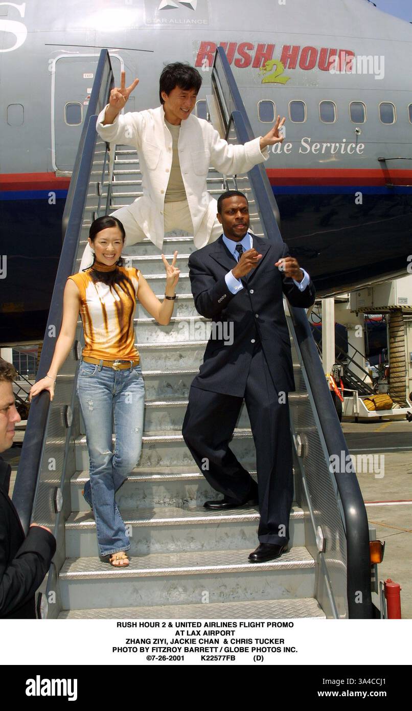26 juillet 2001 - Rush Hour 2 & PROMO VOL United Airlines à l'aéroport LAX..Zhang Ziyi, Jackie Chan et Chris Tucker. BARRETT FITZROY / 7-26-2001 K22577FB (D)(Image Crédit : © Globe Photos/ZUMAPRESS.com) Banque D'Images