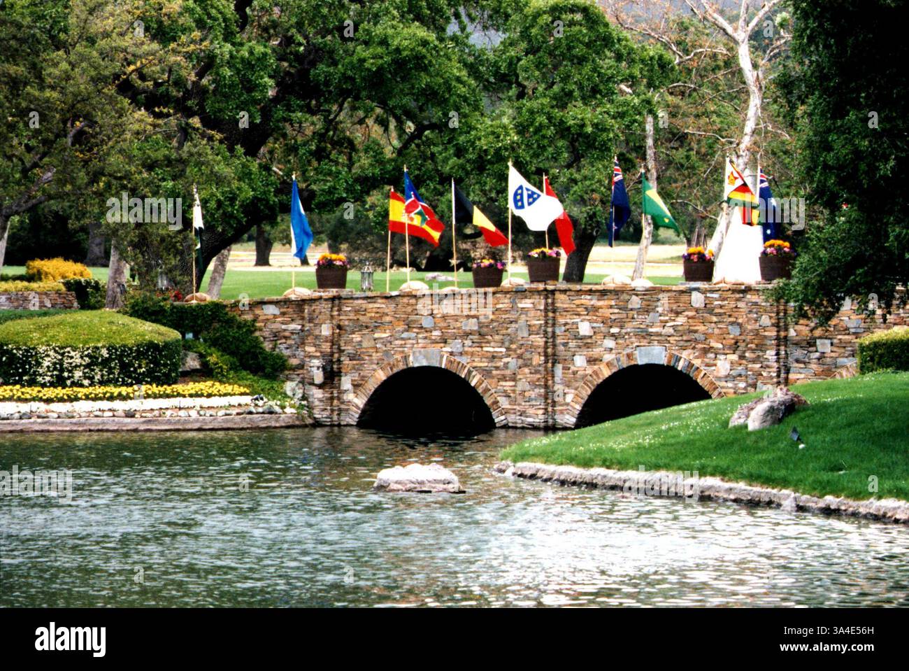 JANVIER 1, 2011 - K1292LR.MICHAEL JACKSON AVEC SA FEMME LISA MARIE PRESLEY A ACCUEILLI LE SOMMET MONDIAL DES ENFANTS POUR LE 50E ANNIVERSAIRE. DES NATIONS UNIES DANS LEUR RANCH NEVERLAND VALLEY.4/18/1995.Â©LISA ROSE/(crédit image : © Globe photos/ZUMAPRESS.com) Banque D'Images