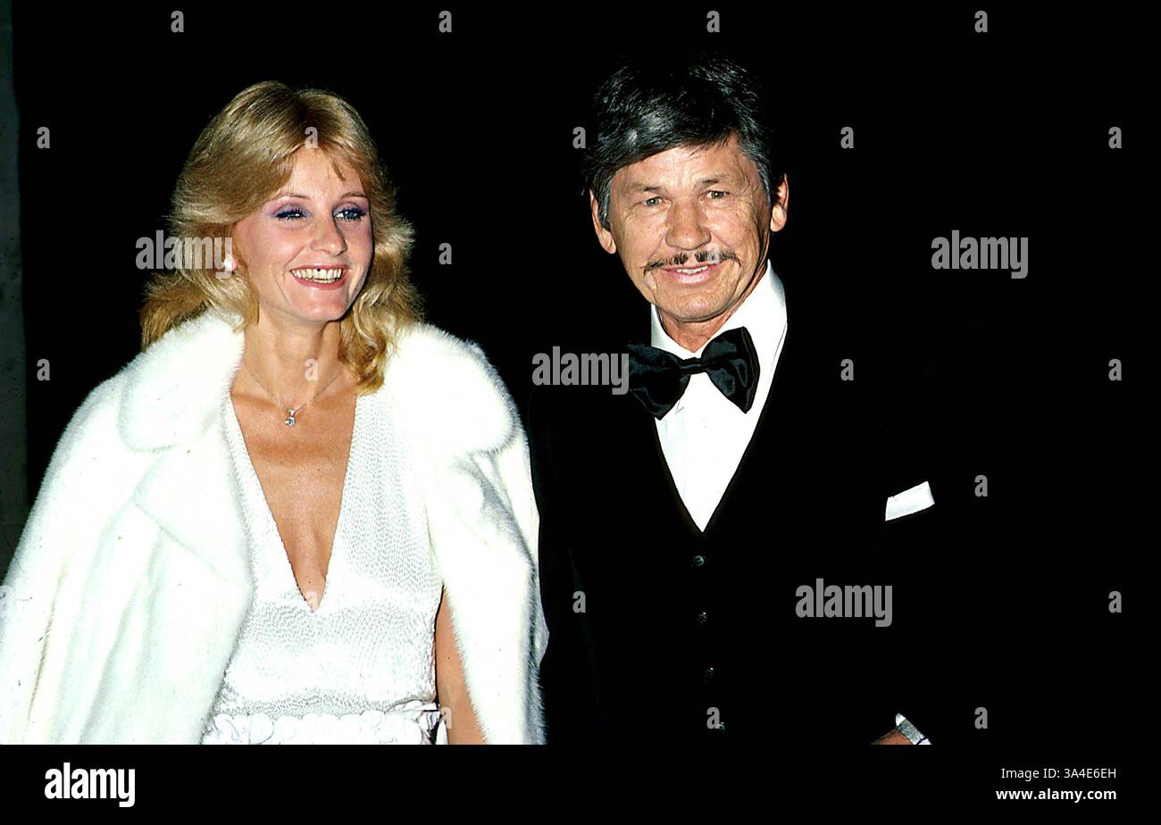 JANVIER 1, 2011 - 12231. JILL IRELAND CHARLES BRONSON. ALLAN S. Adler/ 1982.CHARLESBRONSONRETRO(crédit image : © Globe photos/ZUMAPRESS.com) Banque D'Images