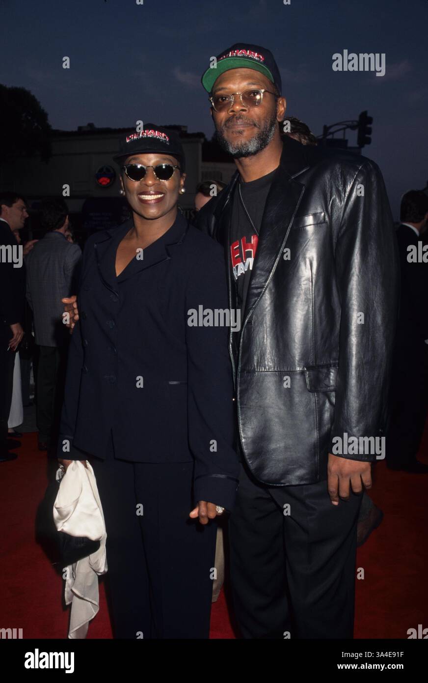 SAMUEL JACKSON avec femme Latanya 1995.Die Hard with a Vengeance premiere.k1608lr.(Image Crédit : © Lisa Rose/Photos/ZUMAPRESS.com) Globe Banque D'Images