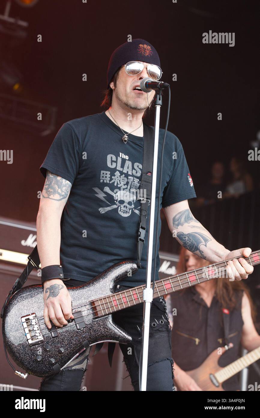 23 mai 2014 - Pryor, Oklahoma, U. S - la bassiste RACHEL BOLAN du groupe de rock américain Skid Row joue au Rocklahoma le 23 mai 2014 à Pryor, Oklahoma. (Crédit image : © Kevin Pyle/ZUMAPRESS.com) Banque D'Images