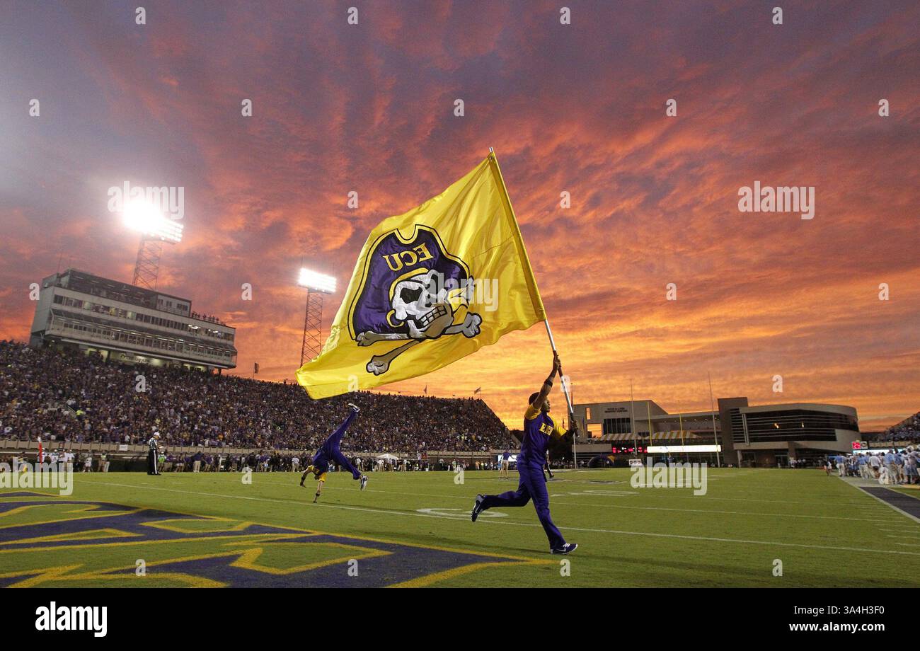 20 septembre 2014 - Greenville, NC, États-Unis - la Caroline de l'est célèbre après avoir marqué lors de la deuxième moitié de la victoire de la Caroline de l'est 70-41 contre l'UNC au stade Dowdy-Ficklen de Greenville, Caroline du Nord, samedi 20 septembre 2014. (Crédit image : © Ethan Hyman/MCT/ZUMA Wire) Banque D'Images
