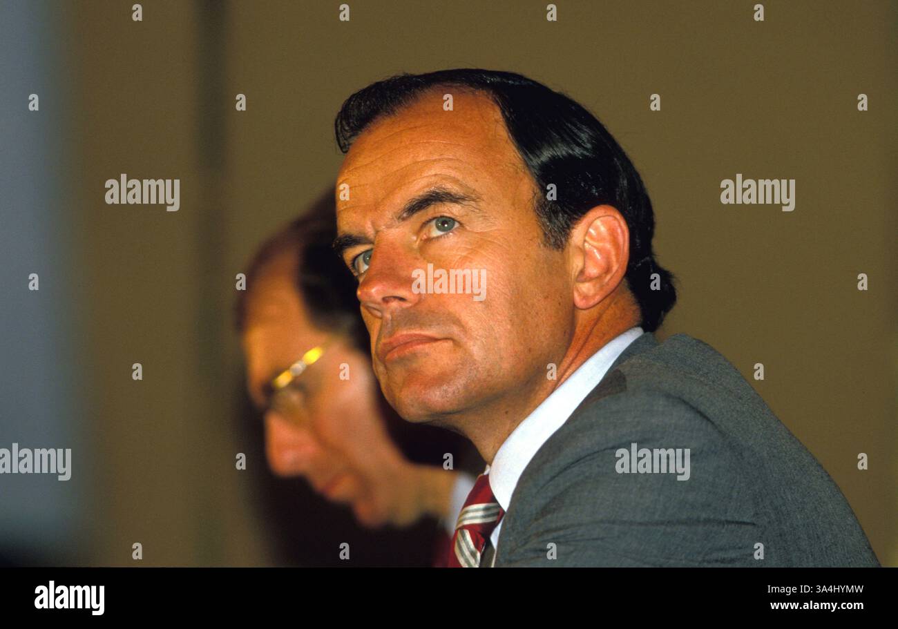 Photo du dossier : 1987. PAUL KIRK, ancien président du Comité national démocrate et coprésident de la Commission des débats présidentiels. Banque D'Images