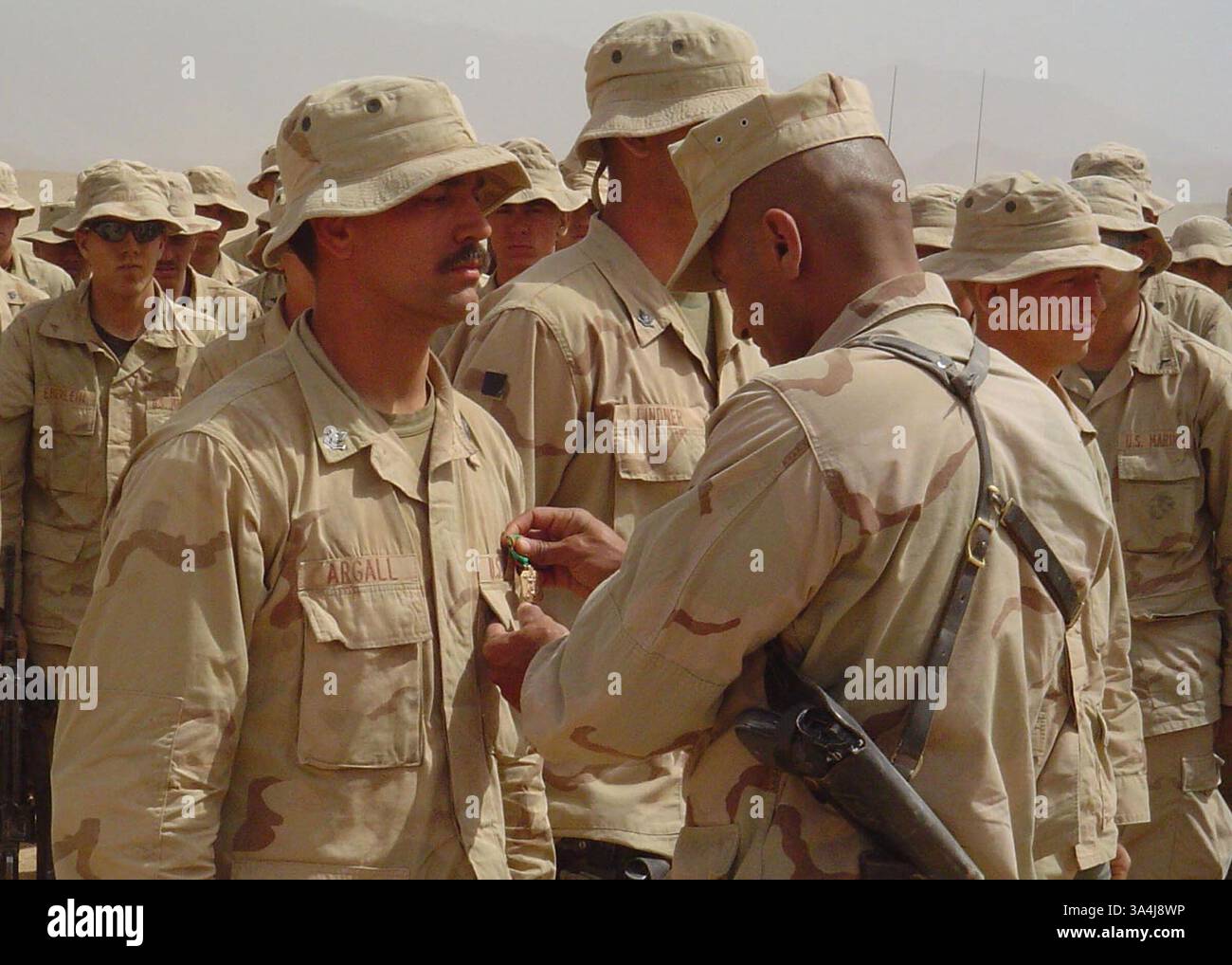 Le 29 mai 2004 ; FOB Ripley, Afghanistan ; le Lt. Col. ASAD A. KHAN ...