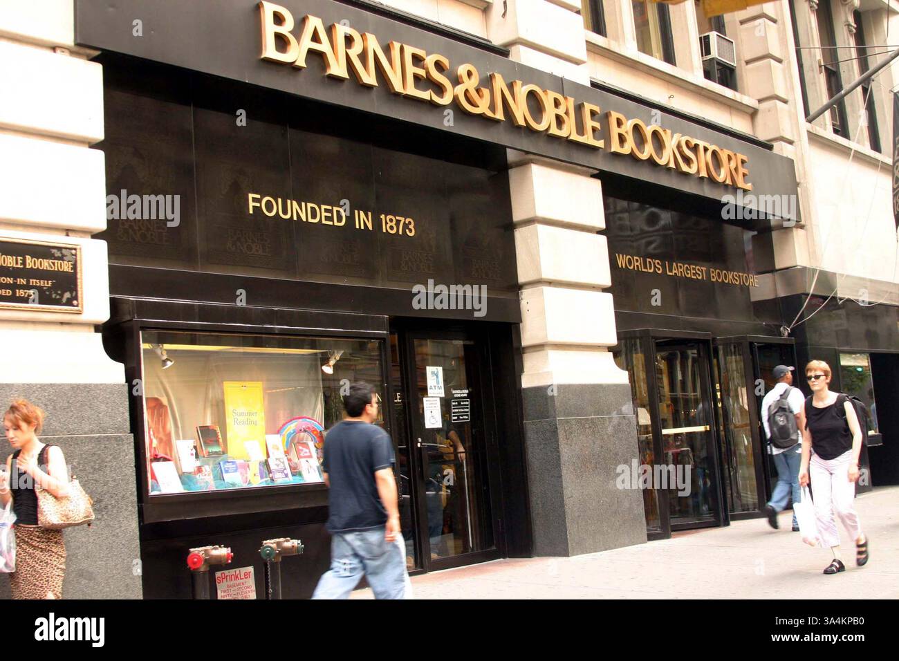 JAN. 1, 2011 - K38472TM.BARNES ET LES LIBRAIRES NOBLES. TRICIA MEADOWS/ BARNES ET LIBRAIRIE NOBLE SUR LA CINQUIÈME AVENUE ET la 18e rue(crédit image : © Globe photos/ZUMAPRESS.com) Banque D'Images