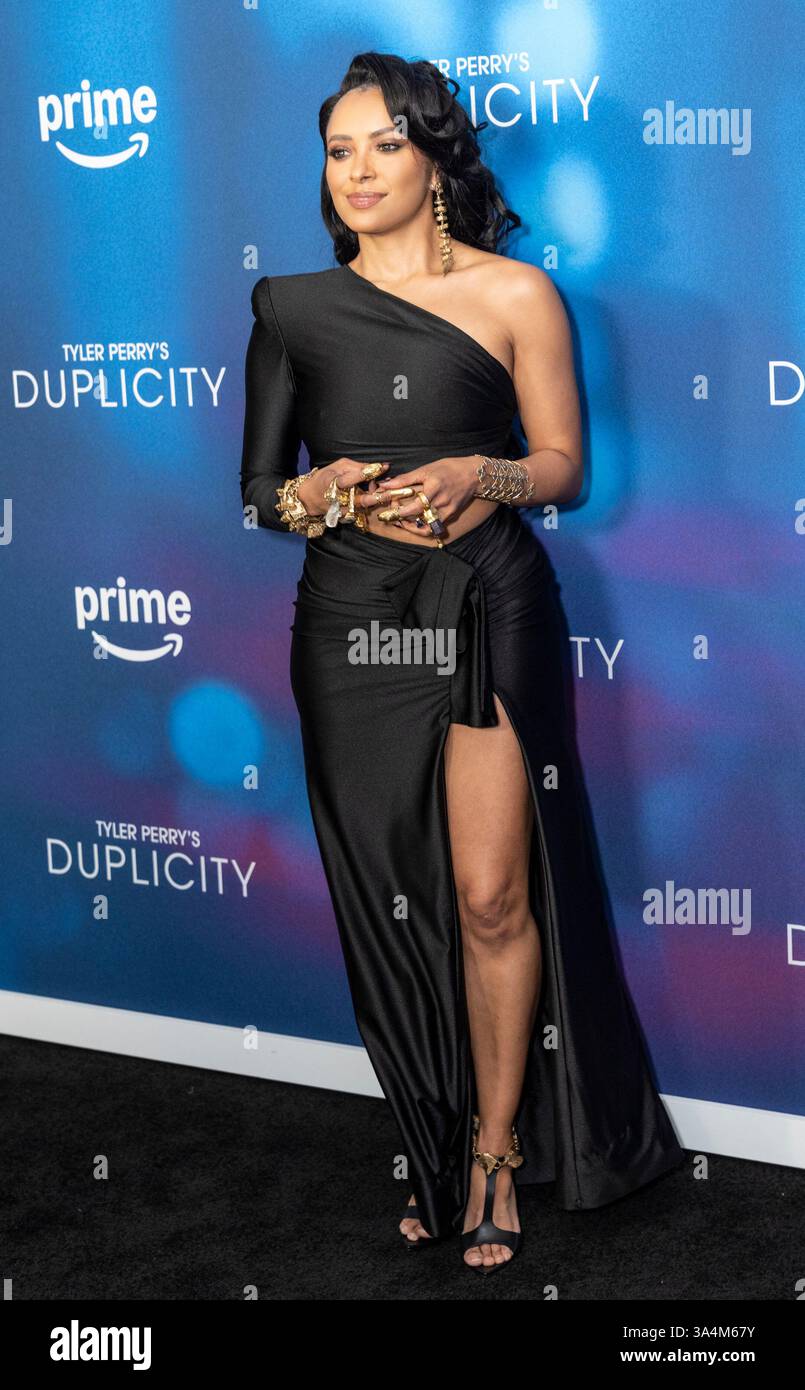 18 mars 2025, New York, New York, États-Unis : Kat Graham vêtue d'une robe d'Yves Saint Laurent et de bijoux de Dynasty et Soull Ogun pour L'enchanteur assiste à la première de 'Duplicity' par Amazon Studios au MoMA à New York (crédit image : © Lev Radin/Pacific Press via ZUMA Press Wire) USAGE ÉDITORIAL SEULEMENT ! Non destiné à UN USAGE commercial ! Banque D'Images