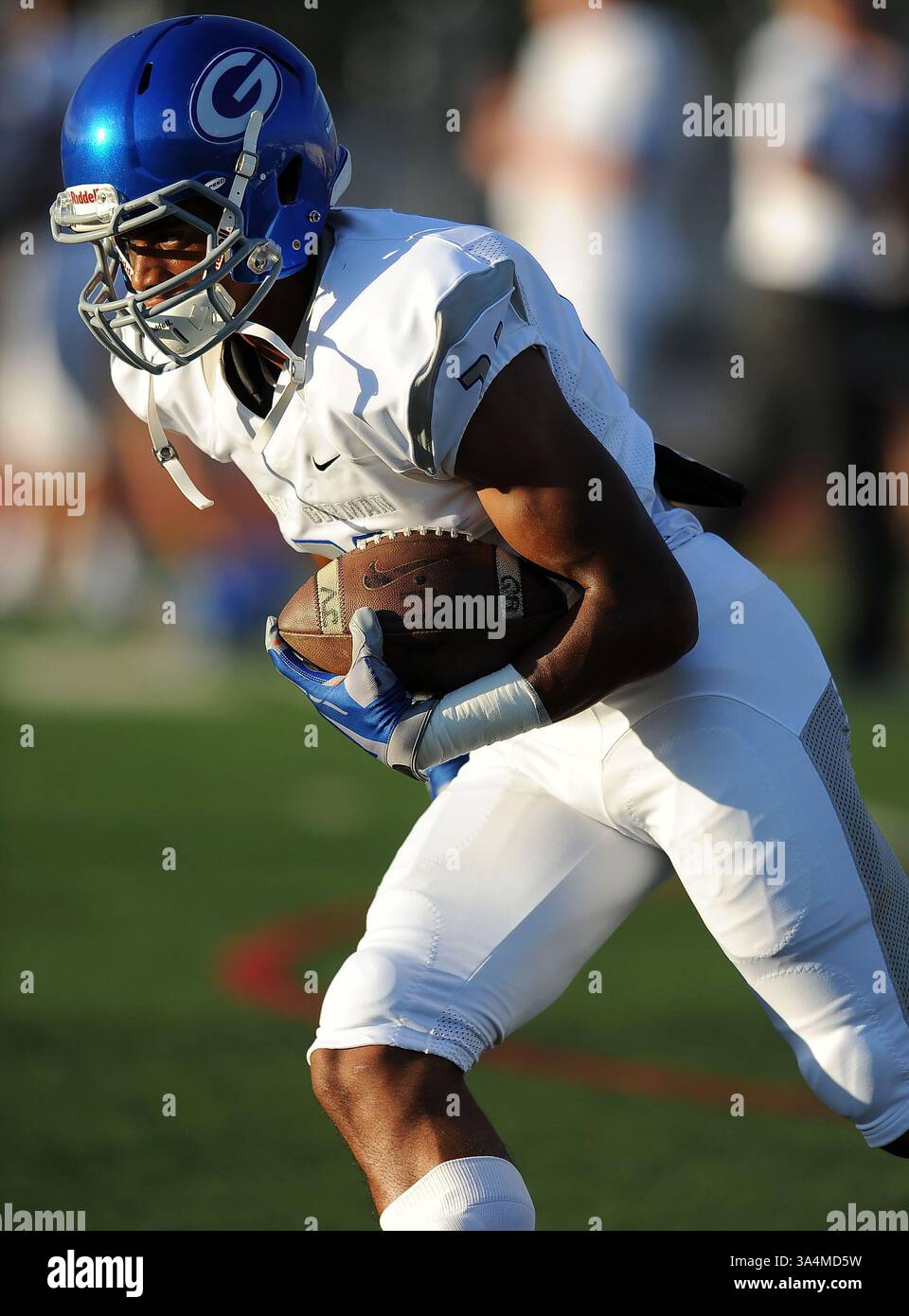 12 septembre 2014 Corona, CA. Bishop Gorman Wide Receiver Cordell Broadus #21.CIF-SS Prep Football Varsity Bishop Gorman v. Centennial Corona..Louis Lopez/Modern Exposure(crédit image : © Louis Lopez/Cal Sport Media/ZUMAPRESS.com) Banque D'Images