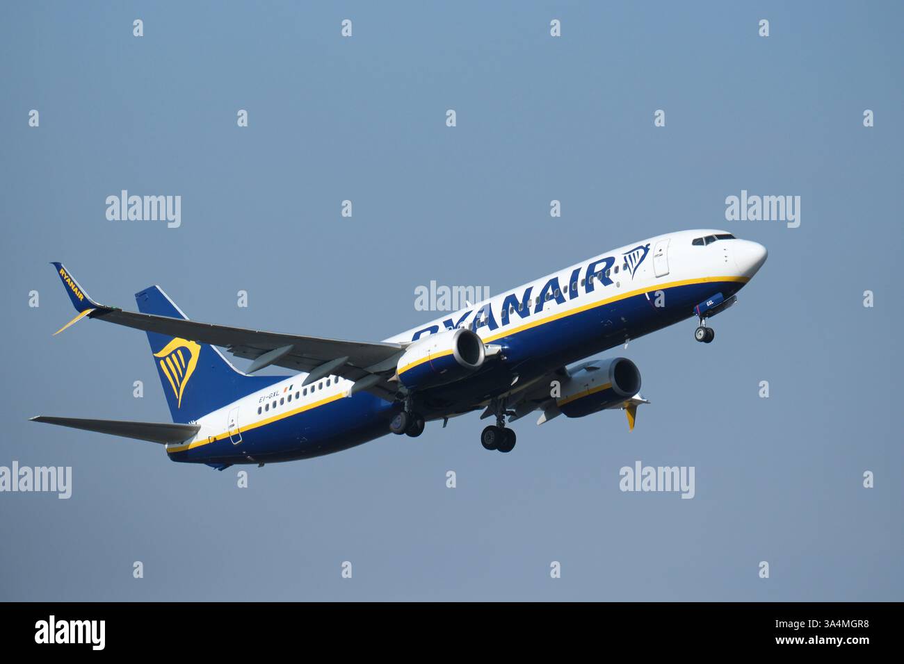 Le Boeing 737-800 de Ryanair décolle en mars 2025 Banque D'Images