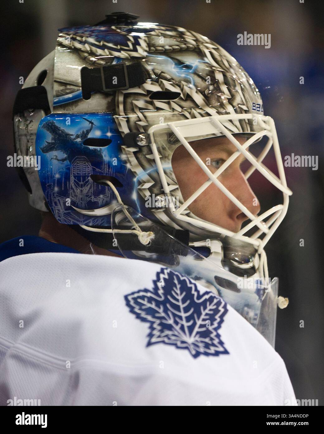 12 octobre 2014 : James Reimer (34 ans), gardien des Maple Leafs de Toronto, regarde pendant le match entre les Rangers de New York et les Maple Leafs de Toronto au Madison Square Garden à Manhattan, New York . Les Maple Leafs de Toronto battent les Rangers de New York 6-3. Crédit obligatoire : Kostas Lymperopoulos/CSM (crédit image : © Kostas Lymperopoulos/Cal Sport Media/ZUMAPRESS.com) Banque D'Images
