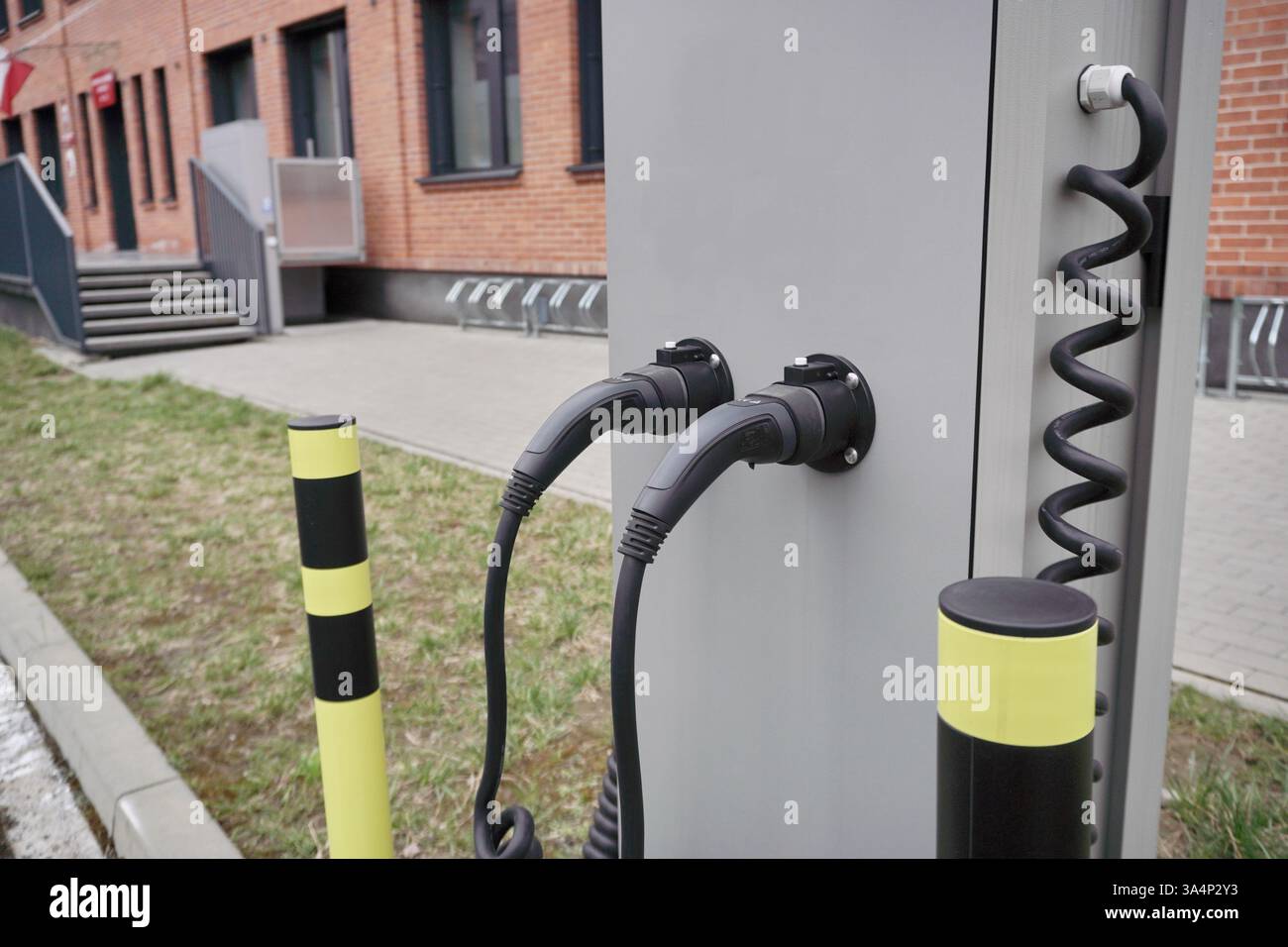 point électrique pour la recharge de voitures écologiques, la vie urbaine moderne. Bornes de recharge de véhicules électriques ou de véhicules électriques Banque D'Images