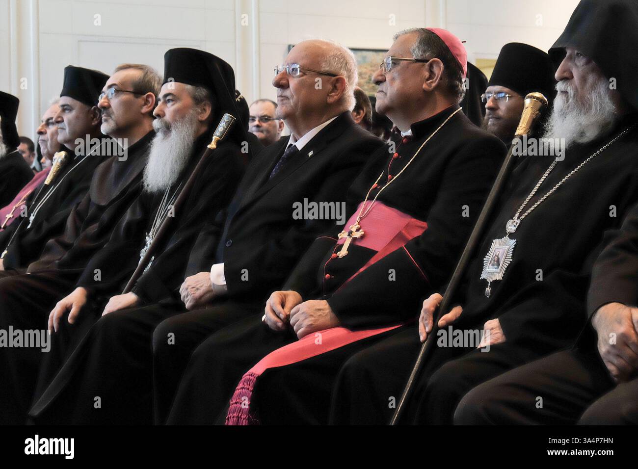 Dec. 30, 2014 - Jérusalem, Israël - le Président de l'Etat d'Israël, REUVEN RIVLIN (C), accueille la traditionnelle réception du nouvel an pour les dirigeants de la communauté chrétienne, à la résidence du Président. (Crédit image : © Nir Alon/ZUMA Wire) Banque D'Images