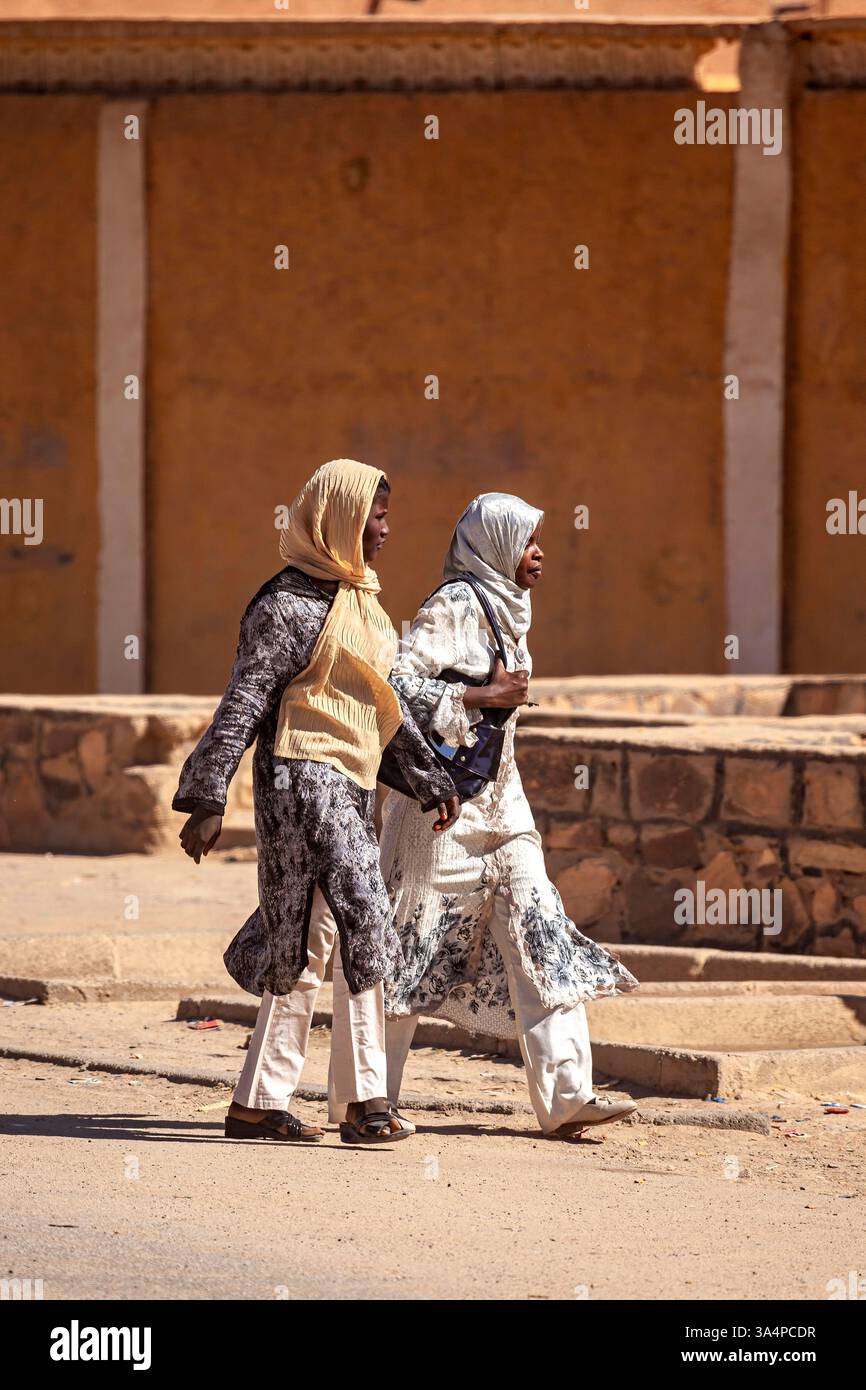 Les gens dans le désert du sahara en algérie Banque D'Images Les gens dans le désert du sahara en algérie Banque D'Images