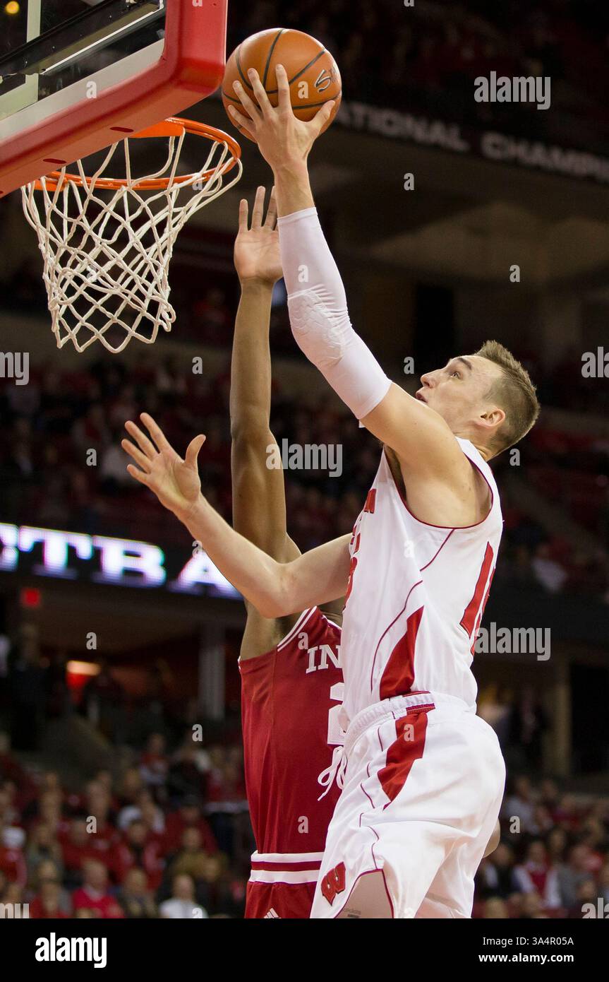 3 février 2015 : L'attaquant des Badgers du Wisconsin Sam Dekker #15 se lance dans un match de basket-ball de la NCAA entre les Badgers du Wisconsin et les Hoosiers de l'Indiana au Kohl Center de Madison, WISCONSIN. Le Wisconsin bat l'Indiana 92-78. John Fisher/CSM(image crédit : © John Fisher/Cal Sport Media/ZUMAPRESS.com) Banque D'Images