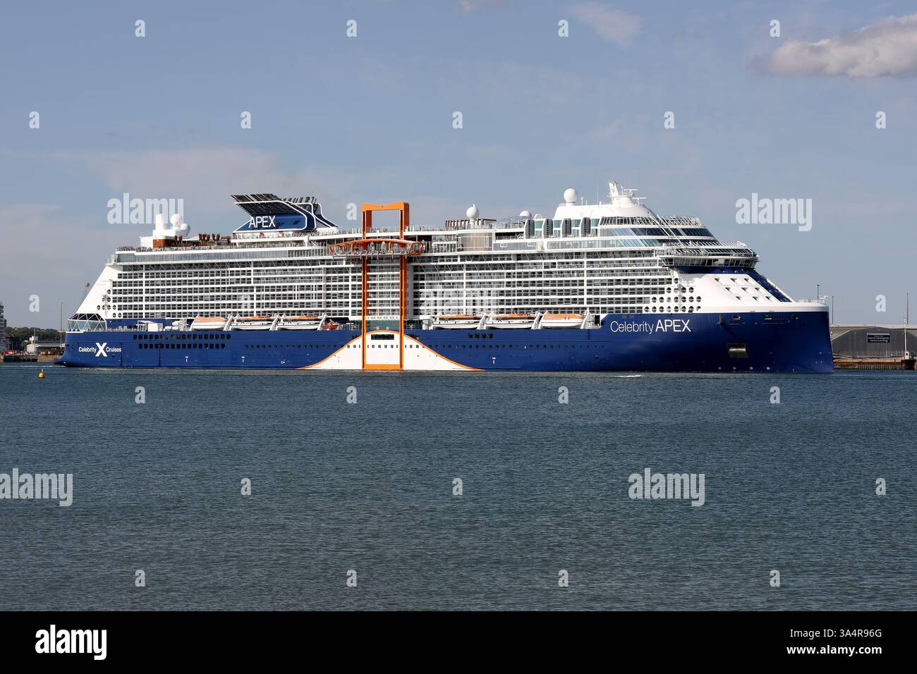 Celebrity Cruises « Celebrity Apex » au départ de Southampton Banque D'Images