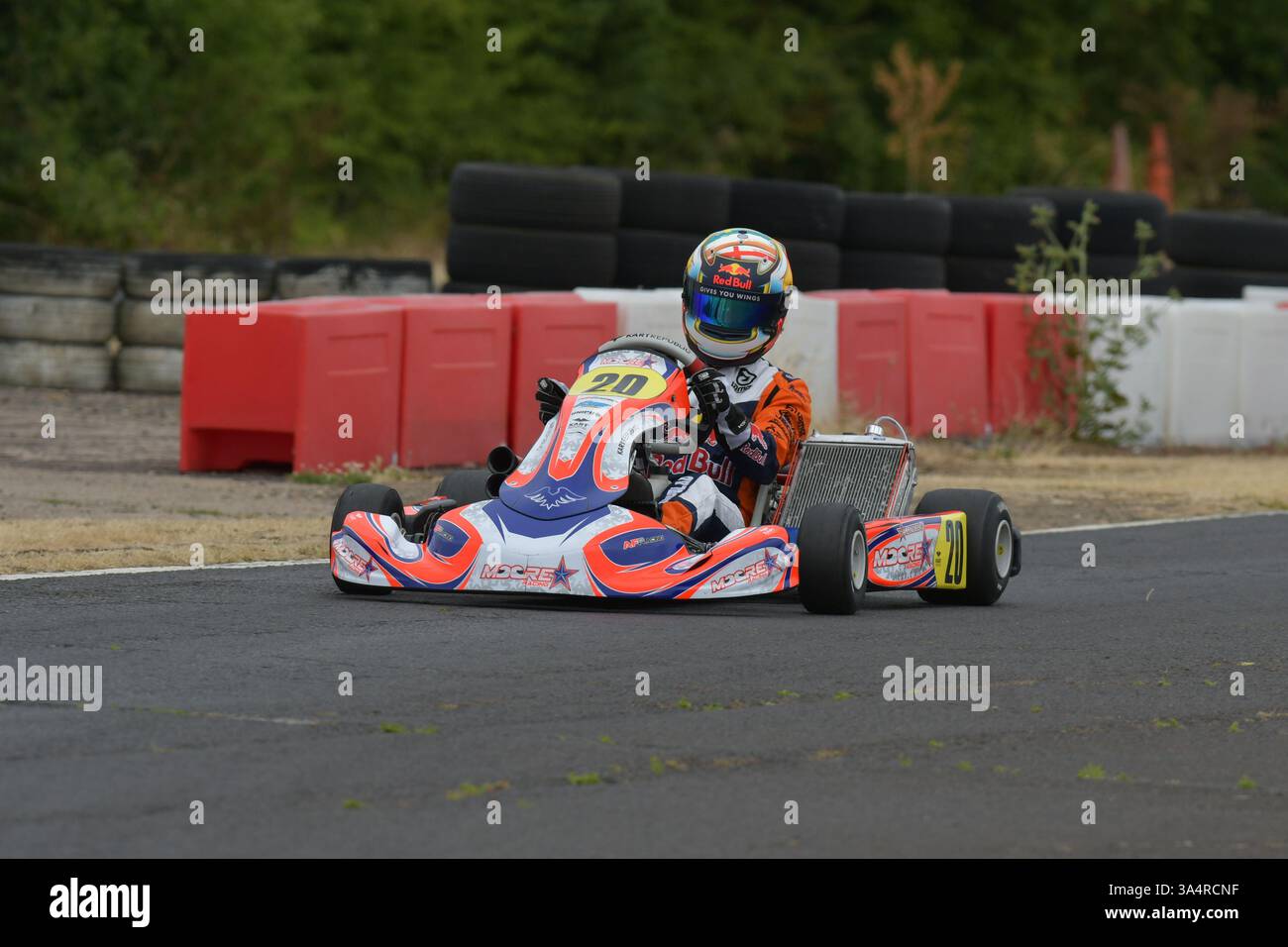 Arvid Lindblad est un pilote de course soutenu par Red Bull britannique et suédois qui participe au championnat de formule 2 pour l'équipe Campos Racing, vu ici lors de sa carrière de karting sur le circuit de Fulbeck en 2022. Banque D'Images