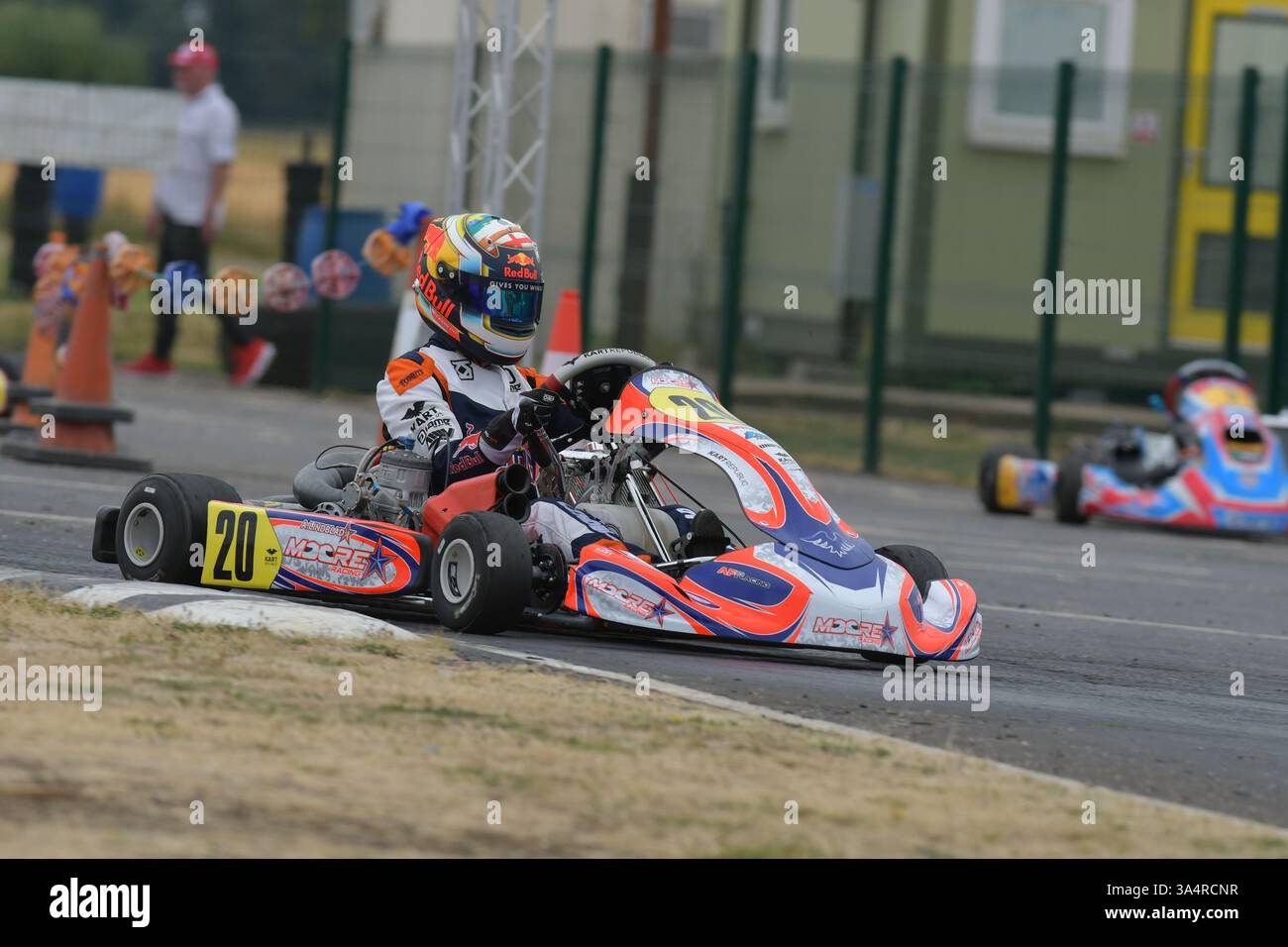 Arvid Lindblad est un pilote de course soutenu par Red Bull britannique et suédois qui participe au championnat de formule 2 pour l'équipe Campos Racing, vu ici lors de sa carrière de karting sur le circuit de Fulbeck en 2022. Banque D'Images