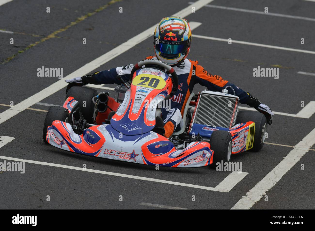 Arvid Lindblad est un pilote de course soutenu par Red Bull britannique et suédois qui participe au championnat de formule 2 pour l'équipe Campos Racing, vu ici lors de sa carrière de karting sur le circuit de Fulbeck en 2022. Banque D'Images