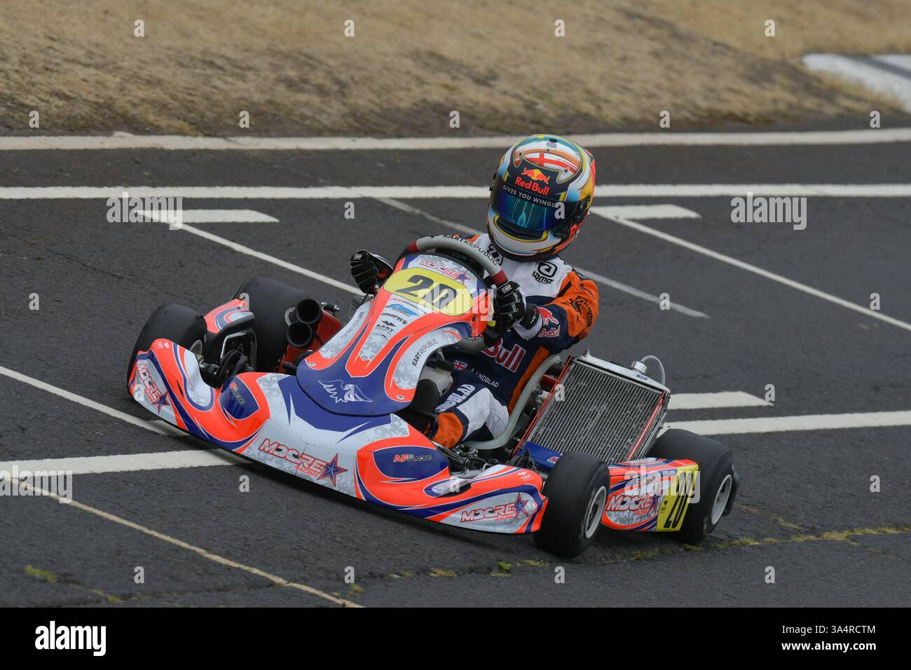 Arvid Lindblad est un pilote de course soutenu par Red Bull britannique et suédois qui participe au championnat de formule 2 pour l'équipe Campos Racing, vu ici lors de sa carrière de karting sur le circuit de Fulbeck en 2022. Banque D'Images