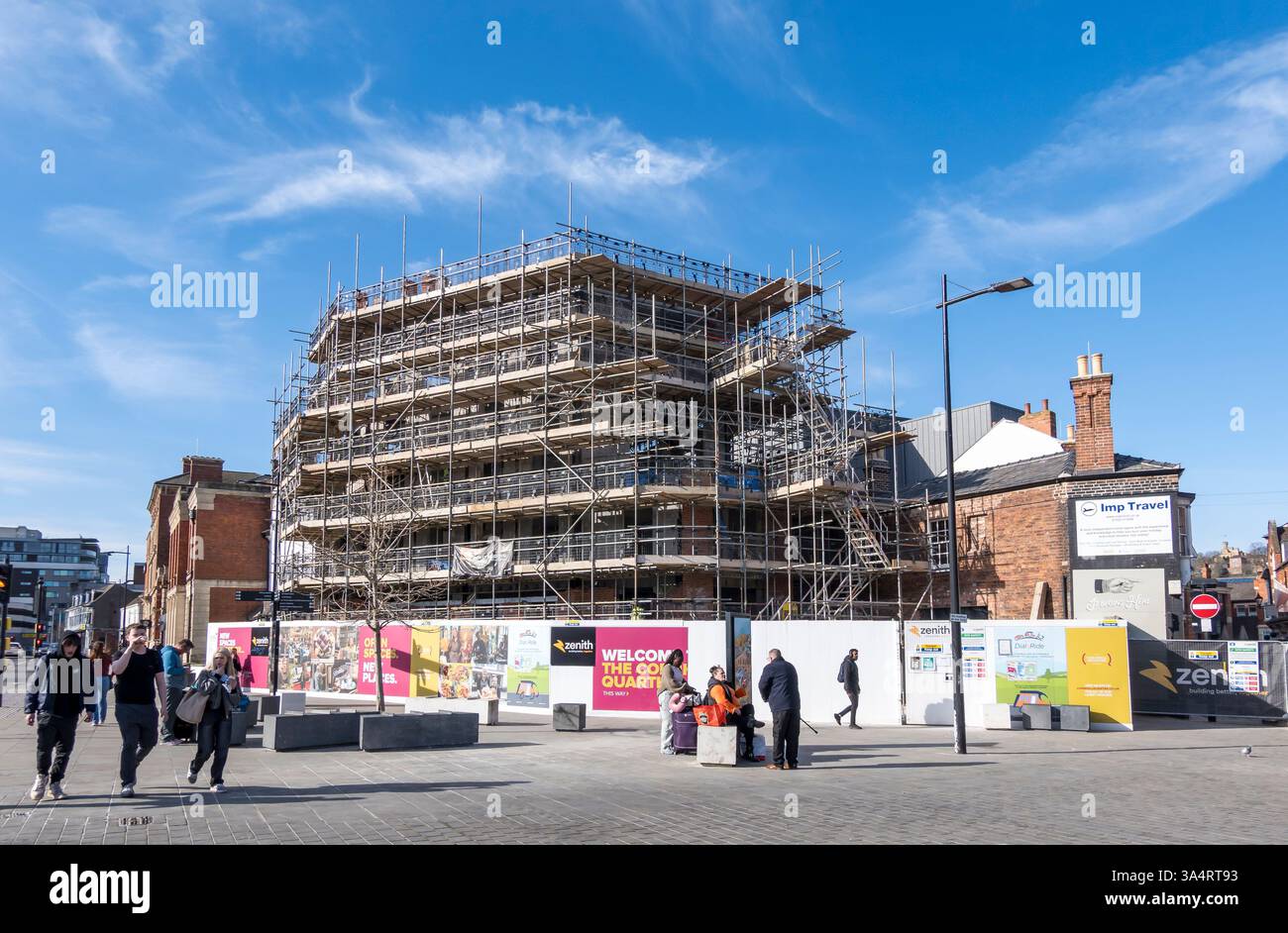 Échafaudage autour d'un nouveau bâtiment à plusieurs niveaux, St Mary's Street, Lincoln City, Lincolnshire, Angleterre, ROYAUME-UNI Banque D'Images