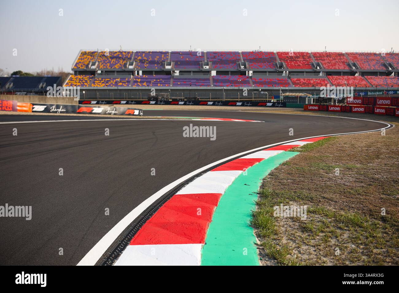 SHANGHAI, CHINE- 19 MARS : présentation générale de la piste en avant-première du Grand Prix de F1 de CHINE sur le circuit international de Shanghai le 19 mars 2025 à Shanghai, en Chine. (Photo de Zhu Xingjian/Paddocker) Banque D'Images