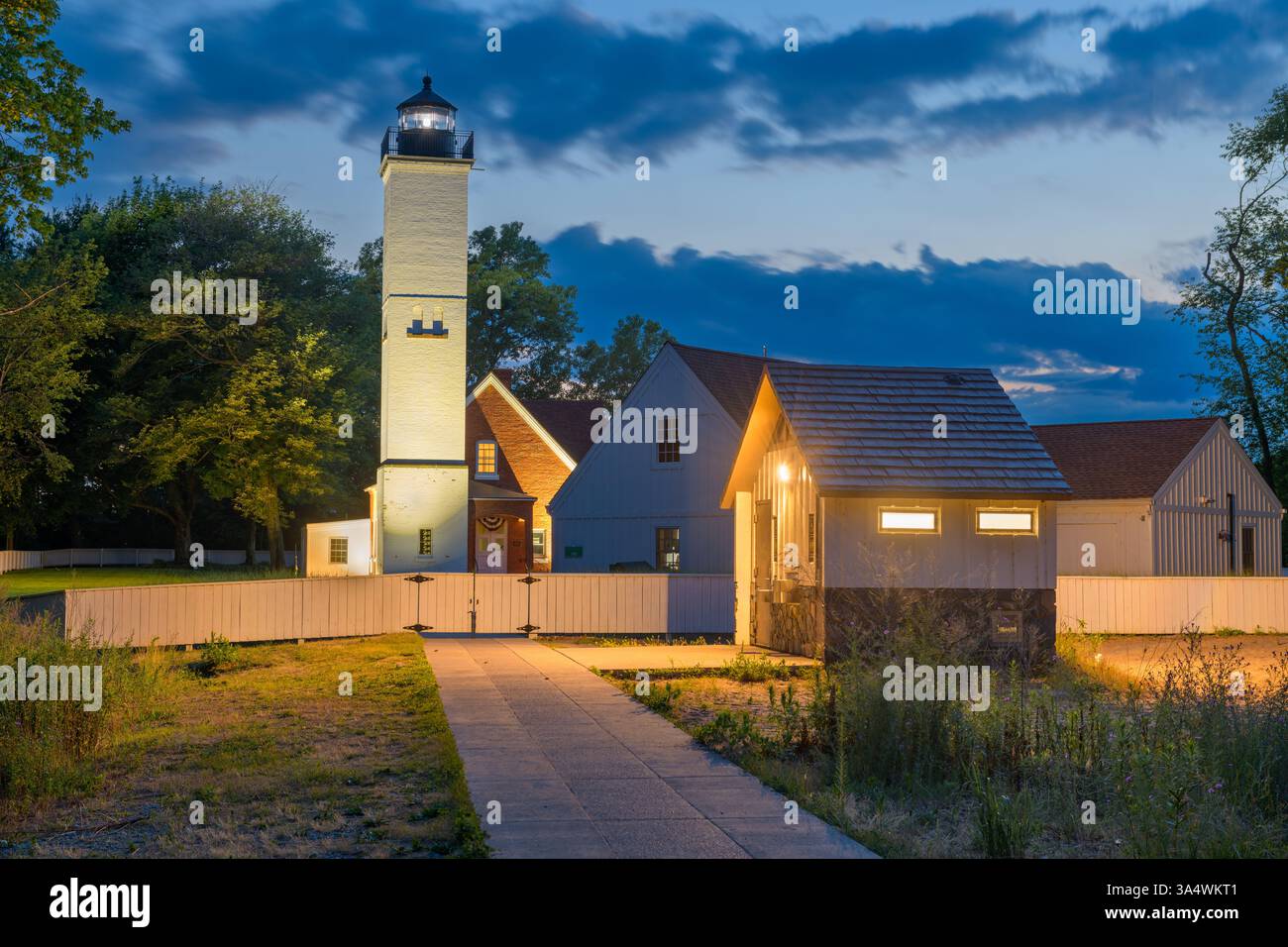 Presque Isle Lighthouse à Erie, Pennsylvanie, États-Unis au crépuscule. Banque D'Images