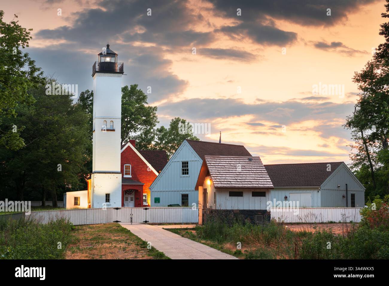 Presque Isle Lighthouse à Erie, Pennsylvanie, États-Unis au crépuscule. Banque D'Images