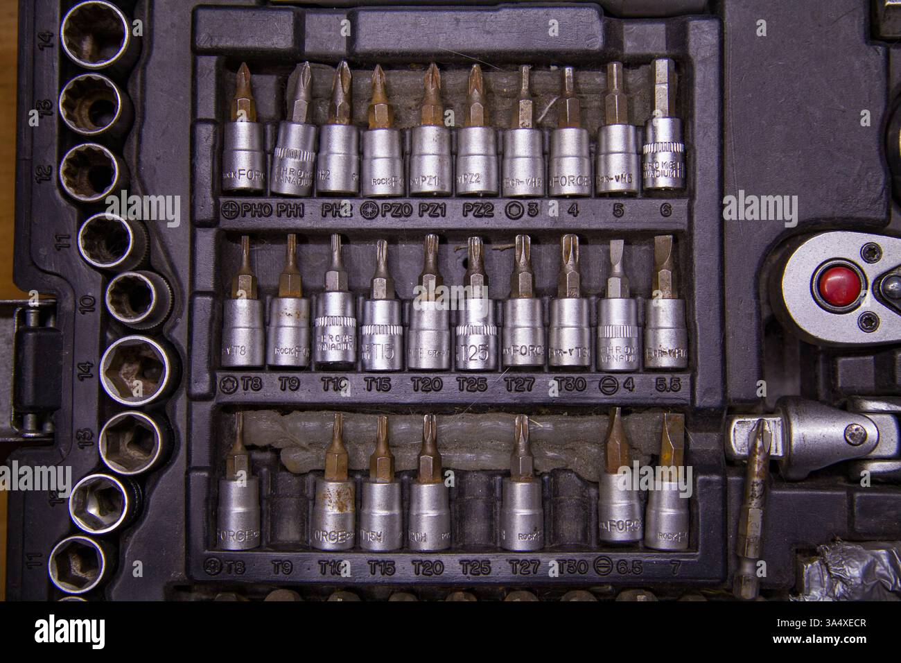 Jeu d'embouts et de douilles pour outils automobiles (Phillips, fendus, hexagonaux, Torx) Banque D'Images