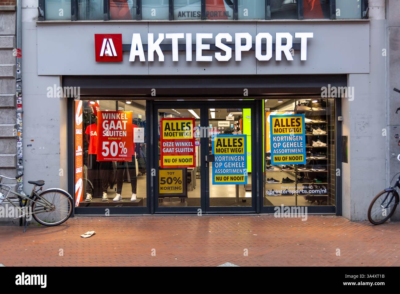 Aktiesport Store un magasin de vêtements de sport et d'accessoires. Banque D'Images
