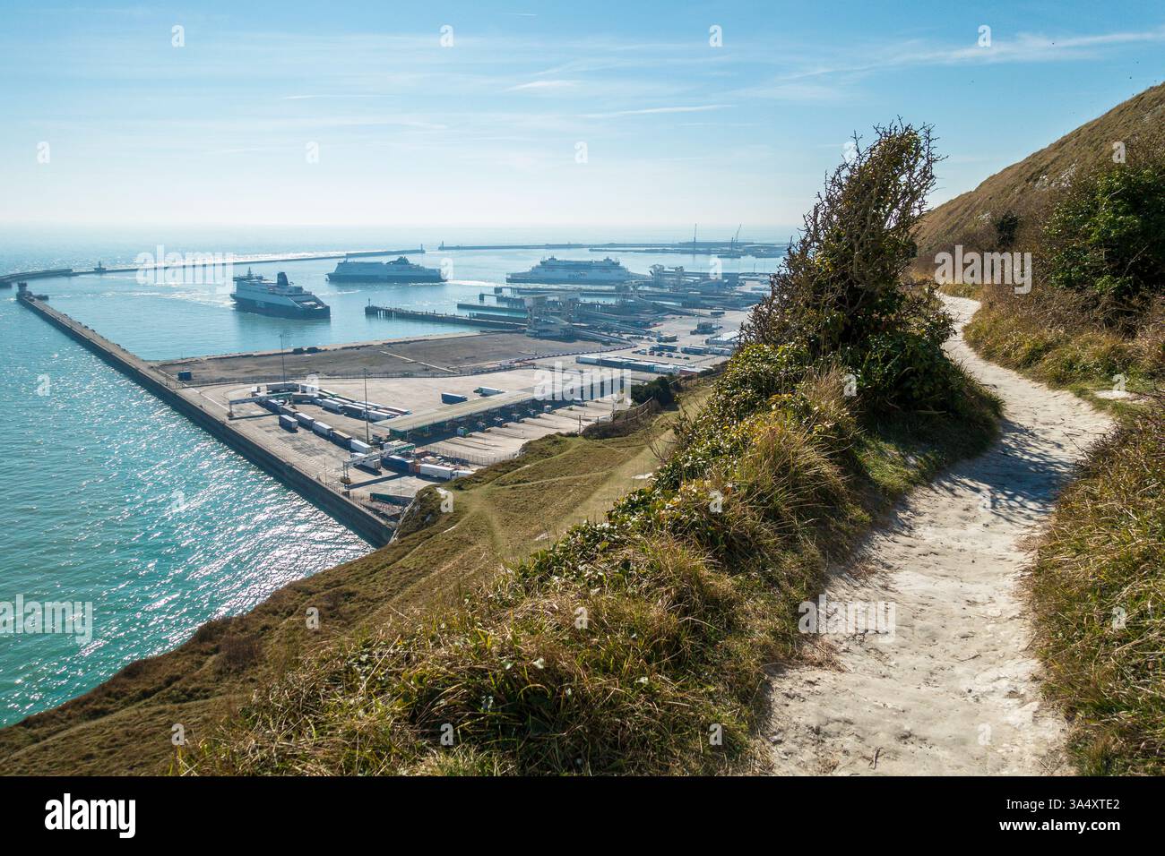 Falaises blanches de Douvres, Cliff Top Walk, National Trust, Cross Channel, Ferry Port, Douvres, Kent, Harbour, Ferries, Banque D'Images