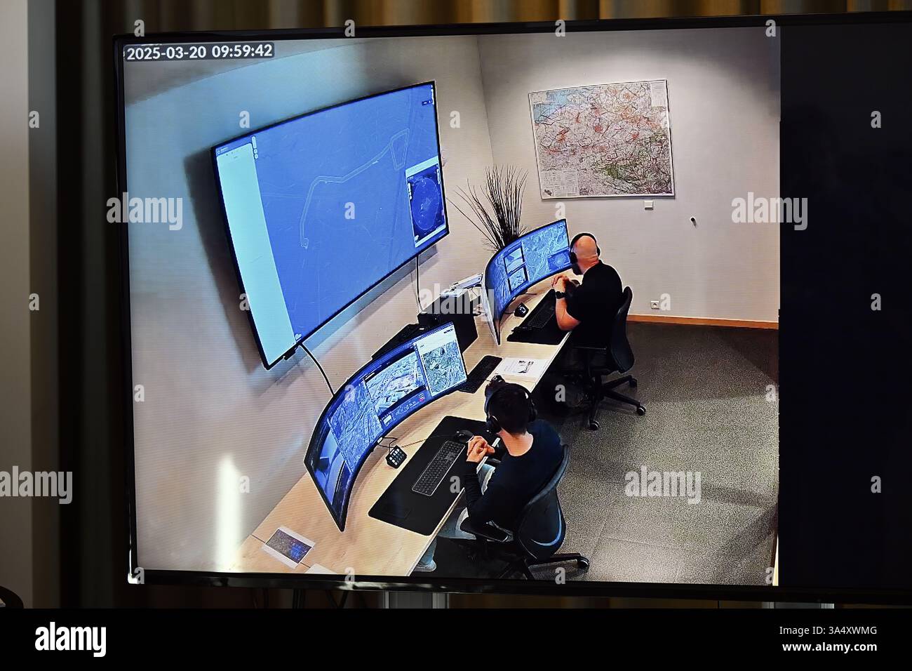 Vilvoorde, Belgique. 20 mars 2025. Le premier vol de drone avec mise en œuvre de la déconfliction active dans l’espace aérien contrôlé de Brussels Airport, organisé par le contrôleur aérien Skeyes, jeudi 20 mars 2025. Le drone décolle du douzième étage du Living Tomorrow innovation Campus à Vilvorde et est télécommandé depuis une salle de contrôle à 13 km. BELGA PHOTO ERIC LALMAND crédit : Belga News Agency/Alamy Live News Banque D'Images