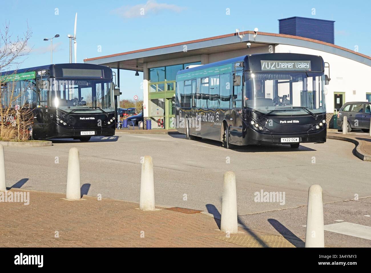 L'un des deux sites de Chelmsford Park and Ride bus à impériale part de la route circulaire de Little Waltham à destination de City dans le comté d'Essex, Angleterre Banque D'Images