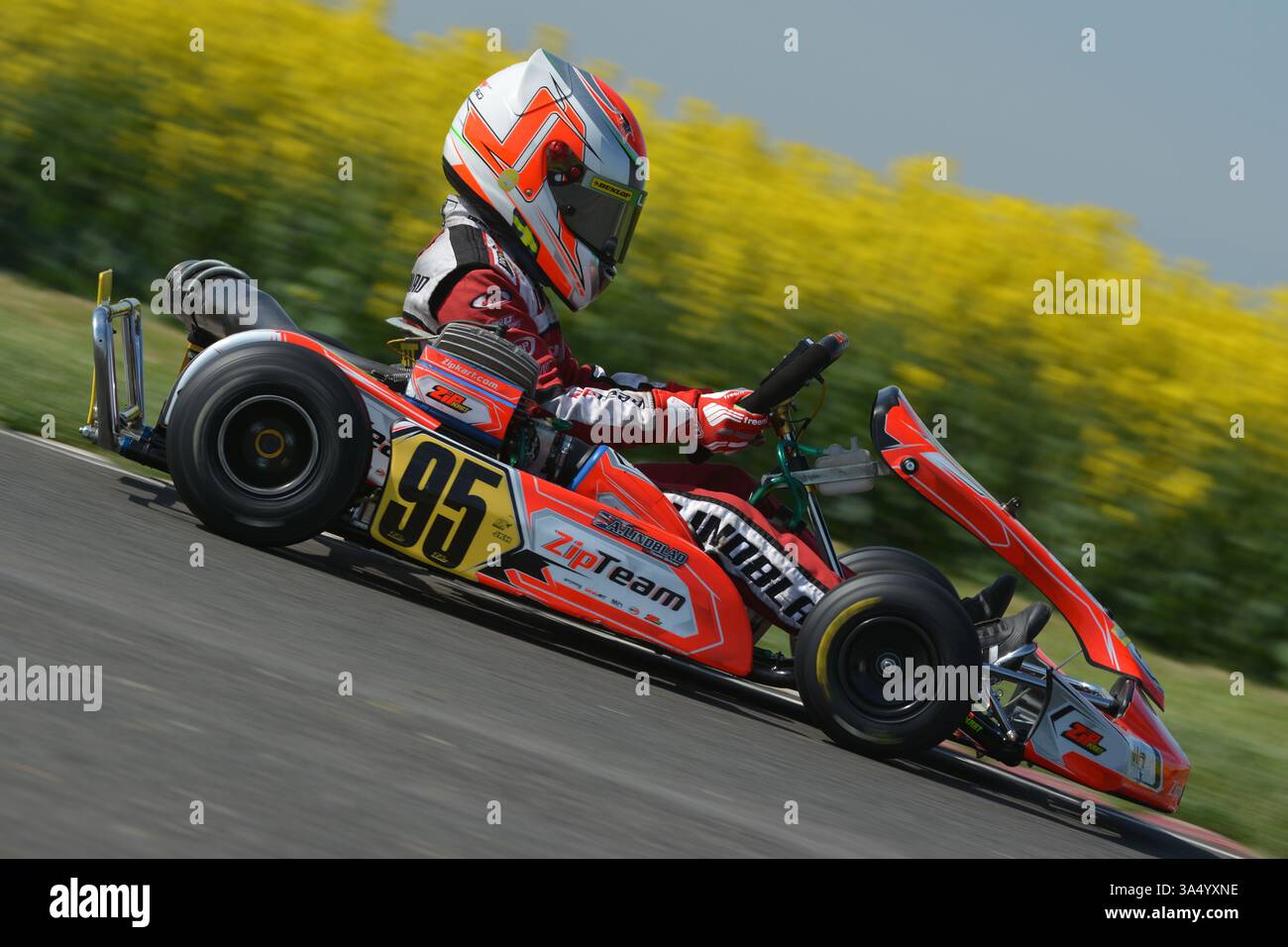 Arvid Lindblad est un pilote de course soutenu par Red Bull britannique et suédois qui participe au championnat de formule 2 pour l'équipe Campos Racing, vu ici lors de sa carrière de karting sur le circuit de Kimbolton en 2016. Banque D'Images