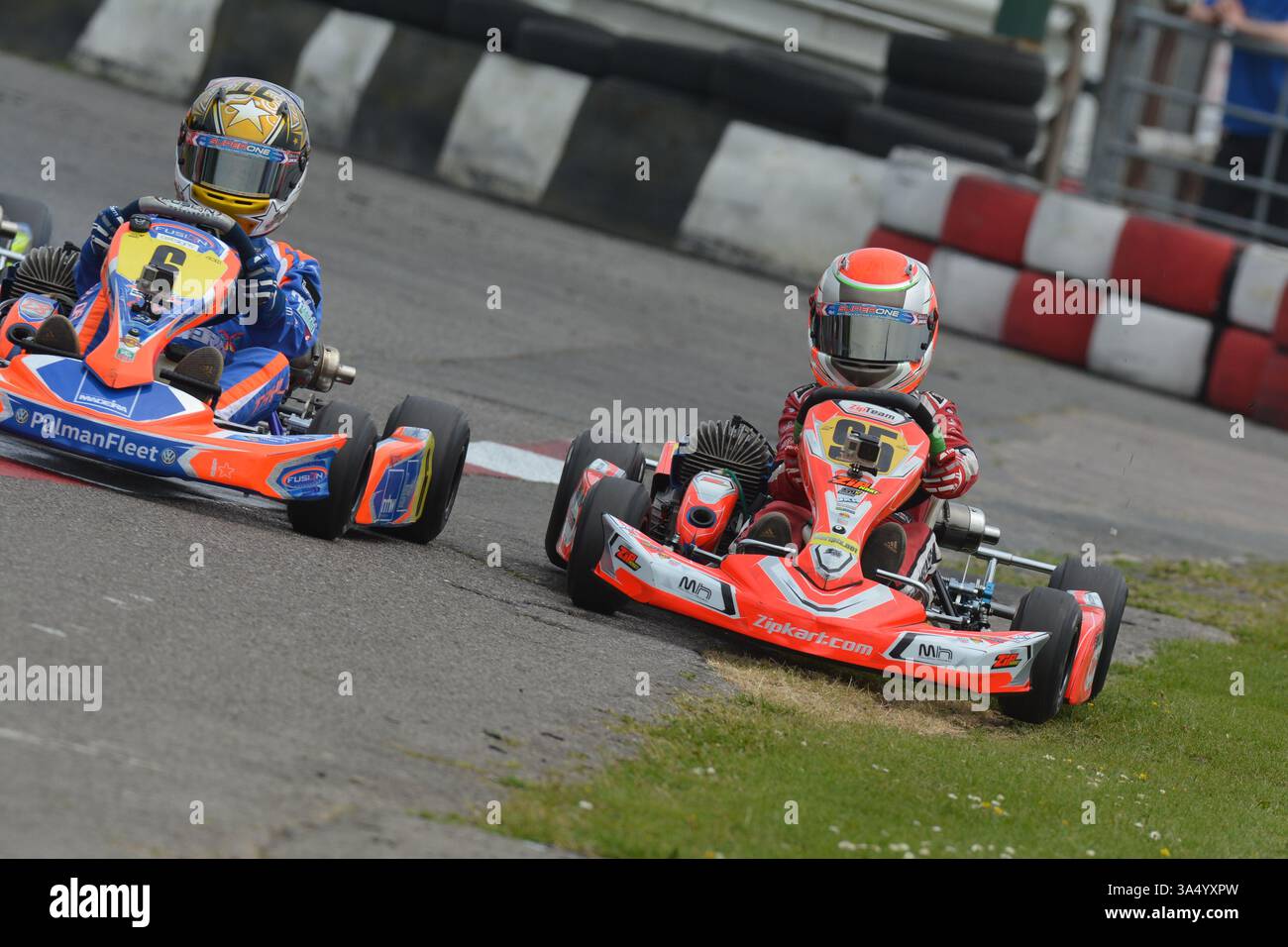 Arvid Lindblad est un pilote de course soutenu par Red Bull britannique et suédois qui participe au championnat de formule 2 pour l'équipe Campos Racing, vu ici lors de sa carrière de karting sur le circuit de Llandow en 2016. Banque D'Images