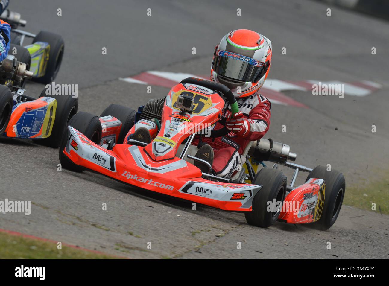 Arvid Lindblad est un pilote de course soutenu par Red Bull britannique et suédois qui participe au championnat de formule 2 pour l'équipe Campos Racing, vu ici lors de sa carrière de karting sur le circuit de Llandow en 2016. Banque D'Images