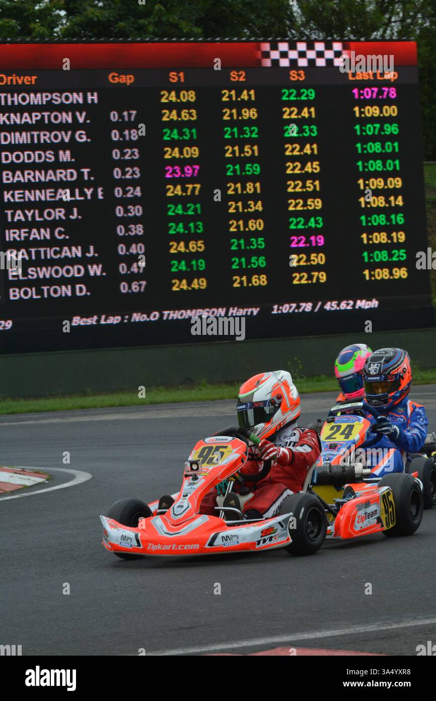 Arvid Lindblad est un pilote de course soutenu par Red Bull britannique et suédois qui participe au championnat de formule 2 pour l'équipe Campos Racing, vu ici lors de sa carrière de karting sur le circuit PF International en 2016. Banque D'Images