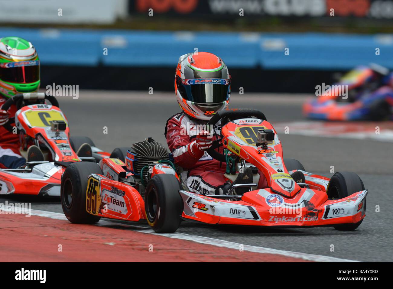 Arvid Lindblad est un pilote de course soutenu par Red Bull britannique et suédois qui participe au championnat de formule 2 pour l'équipe Campos Racing, vu ici lors de sa carrière de karting sur le circuit de Buckmore en 2016. Banque D'Images